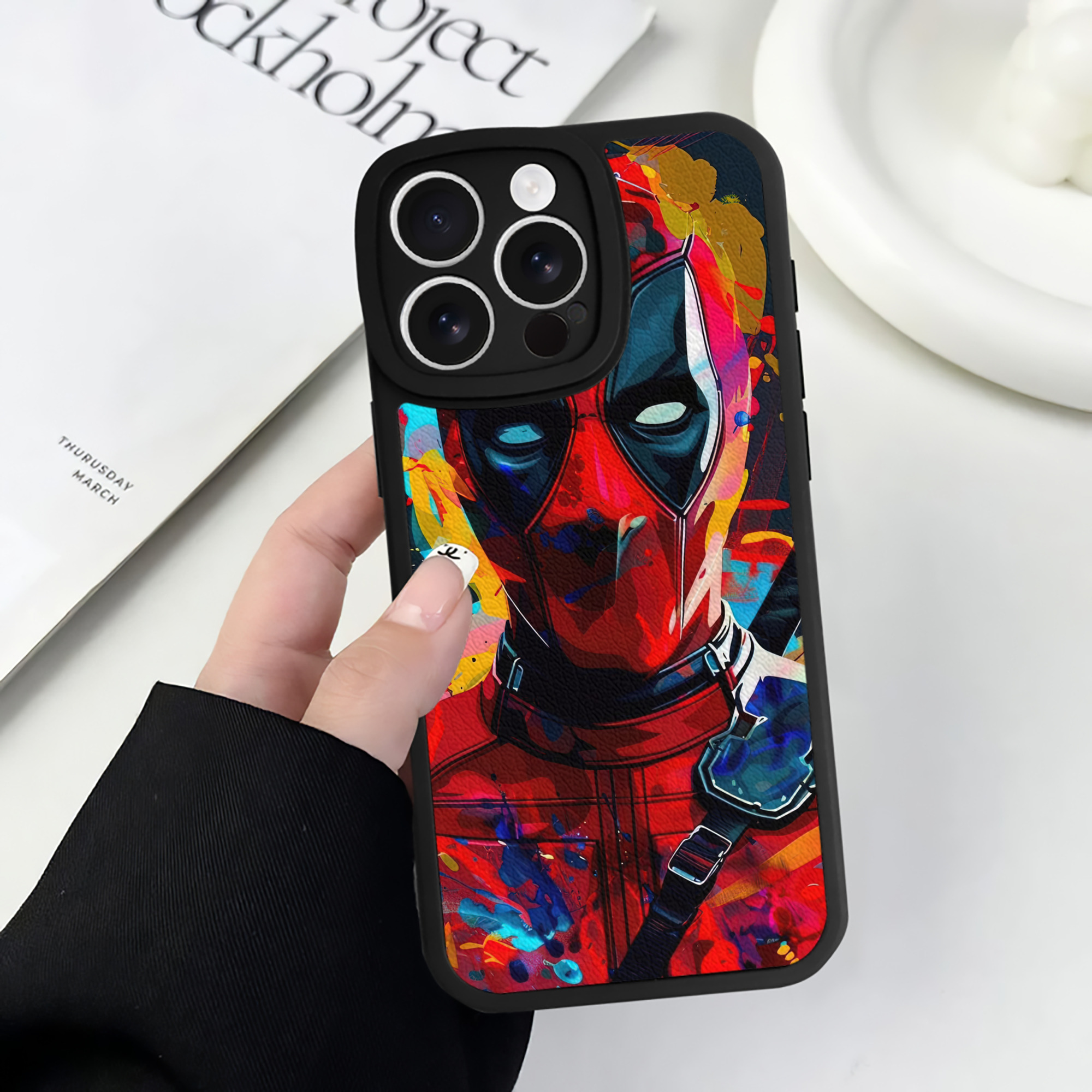 （画像用） Deadpool デッドプール 【iPhone 16シリーズ対応】シリコンスマホケース（レザー調） 材質：シリコン
